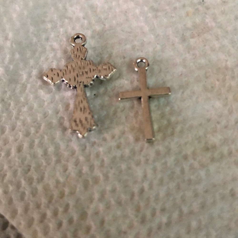 Set of 2 silver crosses